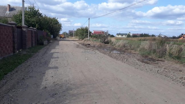 У селі під Луцьком капітально ремонтують дорогу. ФОТО