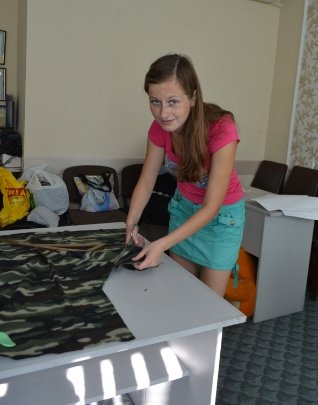 Луцькі матері шиють військовим балаклави