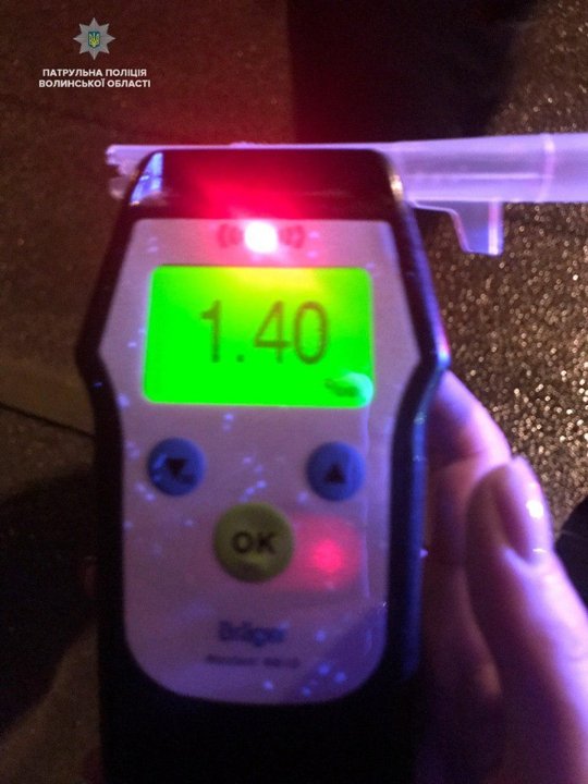 У Луцьку п'яний водій хотів відкупитися від патрульних. ФОТО. ВІДЕО