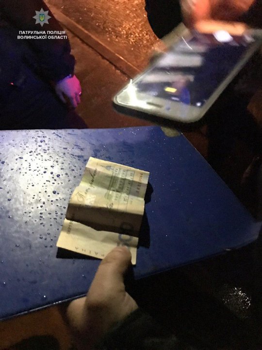 У Луцьку п'яний водій хотів відкупитися від патрульних. ФОТО. ВІДЕО