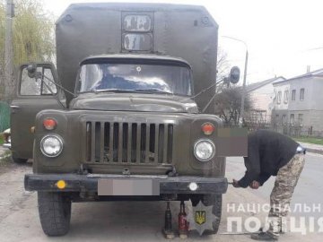 На Волині зупинили водія вантажівки, який перевозив деревину без документів. ФОТО