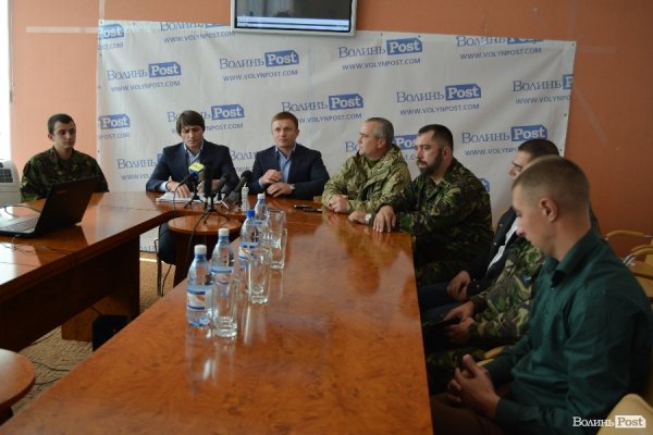 Народні депутати Єремеєв та Івахів обговорили долю 51-ої бригади. ФОТО*