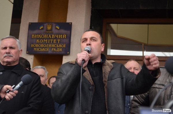 Люстрація в Нововолинську почалася з невдачі. ФОТО. ВІДЕО