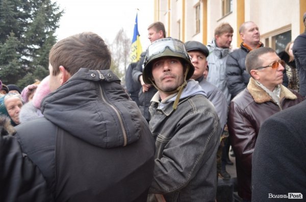 Люстрація в Нововолинську почалася з невдачі. ФОТО. ВІДЕО