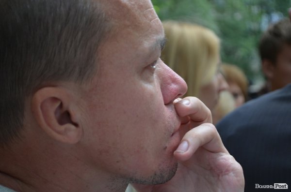 З будинку, що обвалився, виселяють людей