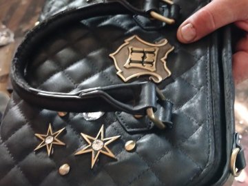 Волинянка вкрала в церкві сумку із телефоном та грошима