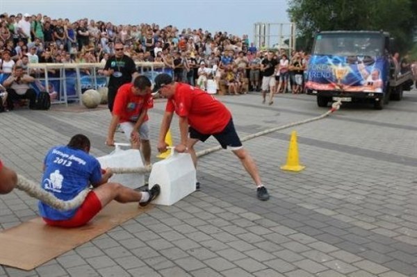 У Дніпропетровську обрали найсильніших чоловіків. ФОТО