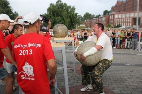 У Дніпропетровську обрали найсильніших чоловіків. ФОТО