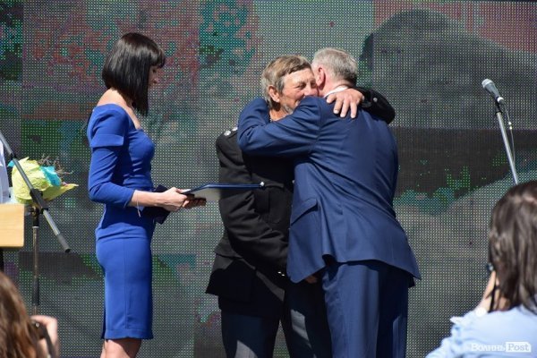 Відомому луцькому скульптору вручили відзнаку. ФОТО