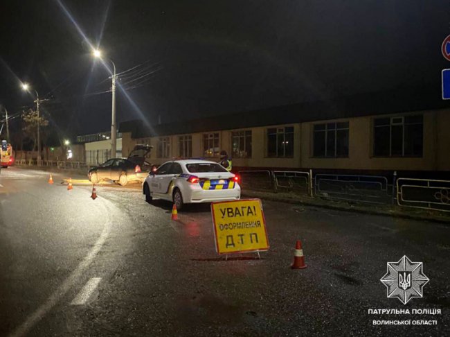 У Луцьку п'яний 62-річний водій зніс дорожню огорожу. ФОТО
