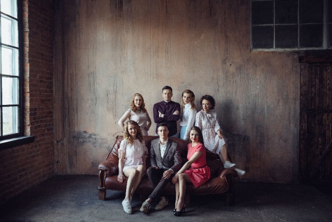 Луцькі телеведучі знялись у фотосесії в стилі «Friends». ФОТО