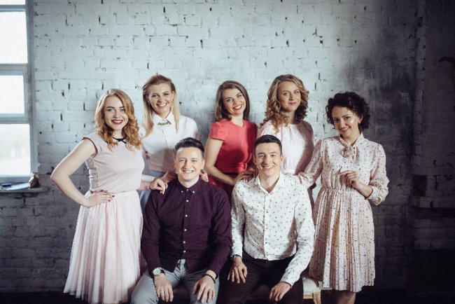 Луцькі телеведучі знялись у фотосесії в стилі «Friends». ФОТО