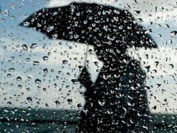 Синоптик розповіла, коли в Україну прийде циклон з дощами і грозами