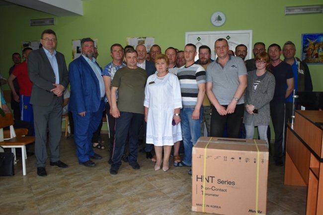 Волинському госпіталю подарували сучасний безконтактний тонометр. ФОТО