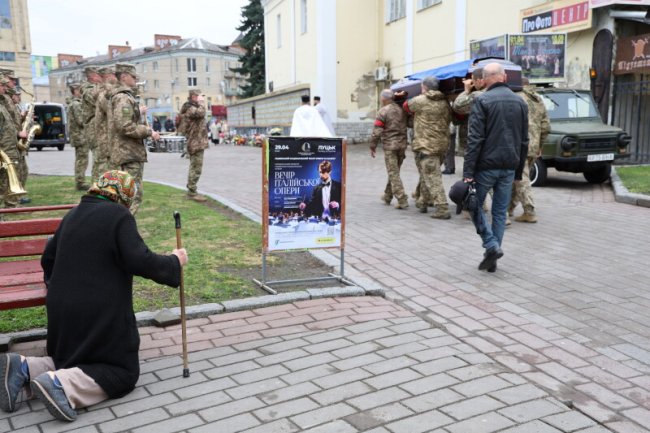 У Луцьку попрощалися з Героєм Іваном Литвинчуком, який загинув у жовтні 2024-го