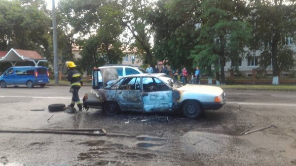 У Луцьку внаслідок вибуху газового балона згоріло авто. ФОТО