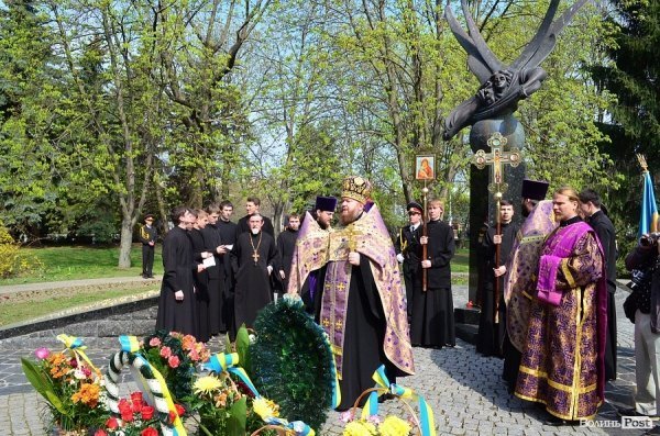 У Луцьку вшанували жертв Чорнобиля. ФОТО