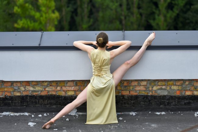 Журналістка ВолиньPost влаштувала екстремальні танці на даху «Супернової». ФОТО