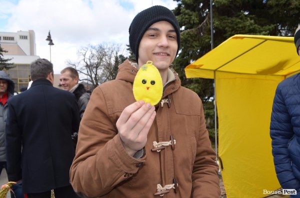 У Луцьку ярмаркували, щоб допомогти добровольцям в АТО.ФОТО