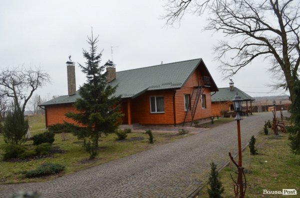 «Межигір'я» по-волинськи: екскурсія лісовими маєтками