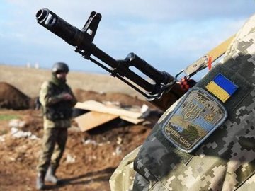 Окупанти на Донбасі обстріляли санітарне авто українців: є загиблі і поранені