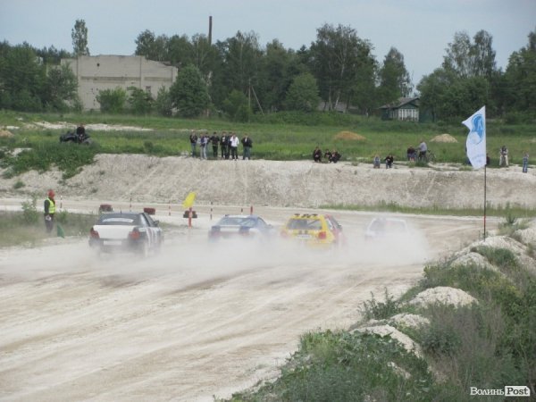 Під Луцьком змагалися автогонщики. ФОТО 