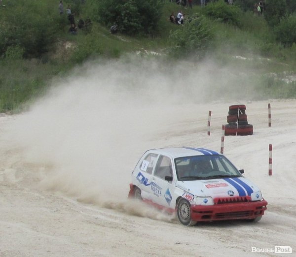 Під Луцьком змагалися автогонщики. ФОТО 