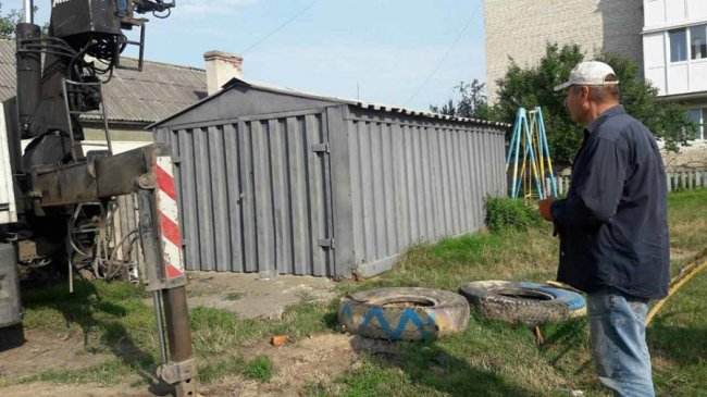 Луцьким муніципалам погрожували розправою за демонтований гараж