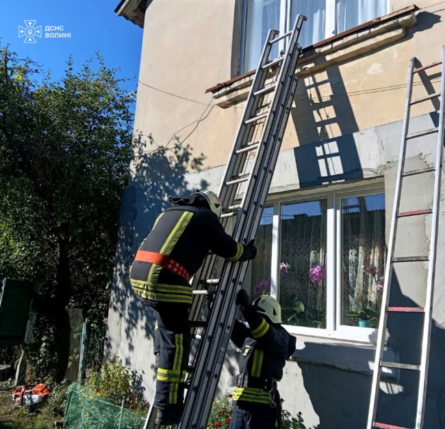 На Волині рятувальники допомогли жінці, яка тривалий час не виходила на зв’язок