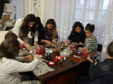 У Луцьку ярмаркували «Від мами до мами»