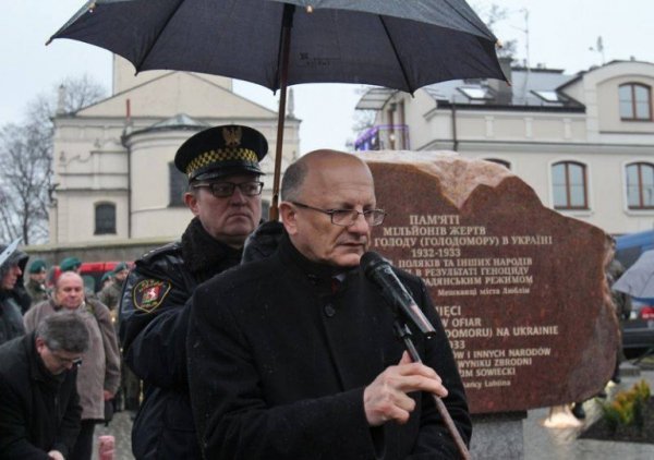 Луцький мер - на відкритті пам’ятника жертвам Голодомору у Любліні. ФОТО