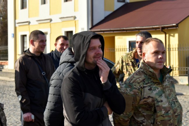 Для воїнів, які проходять реабілітацію, влаштували екскурсію Луцьком