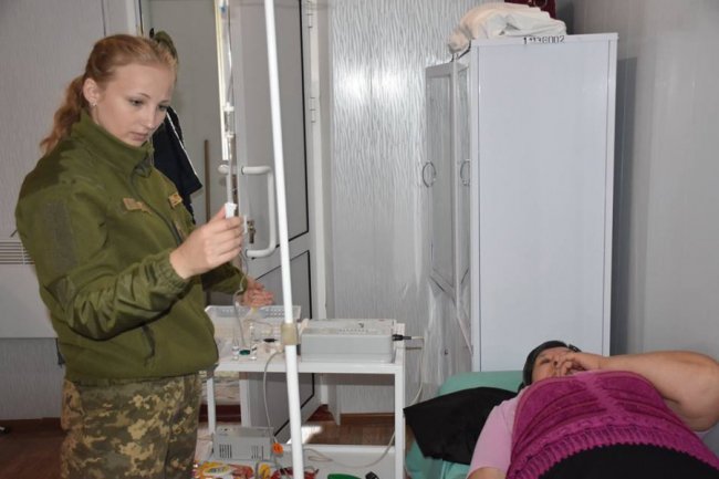 Військові з волинської бригади допомагають лікувати мешканців Донбасу. ФОТО