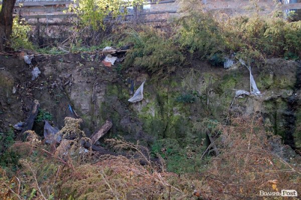Як у Луцьку зачистили стихійне сміттєзвалище, уникнувши криміналу. ФОТО