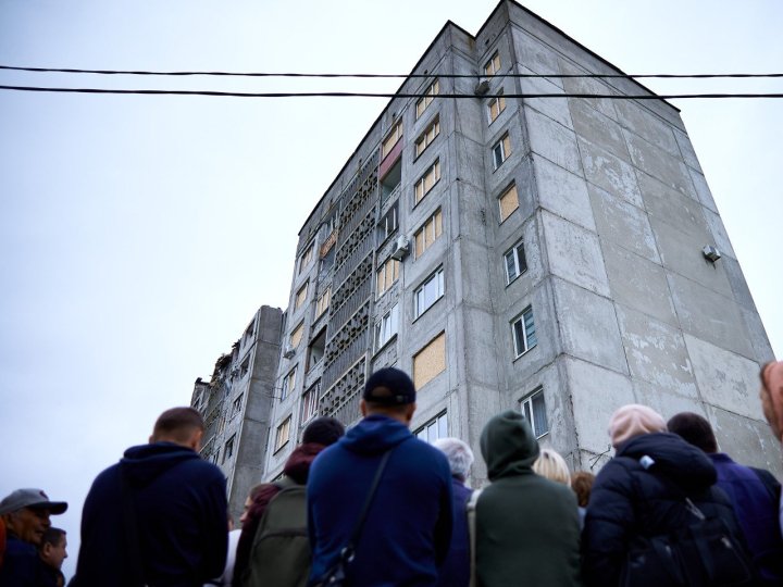 У Луцьку муніципали охороняють дев’ятиповерхівку, яка постраждала унаслідок ракетного обстрілу 6 червня
