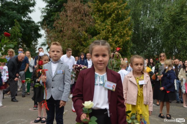 Як у луцькій школі №1 відзначали свято першого дзвоника. ФОТО 