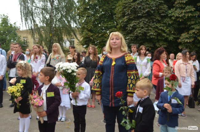 Як у луцькій школі №1 відзначали свято першого дзвоника. ФОТО 