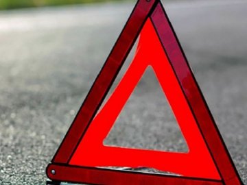 На Волині п'яний скутерист врізався в авто