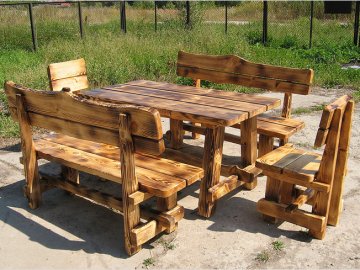 Як захистити вуличні меблі з дерева?*