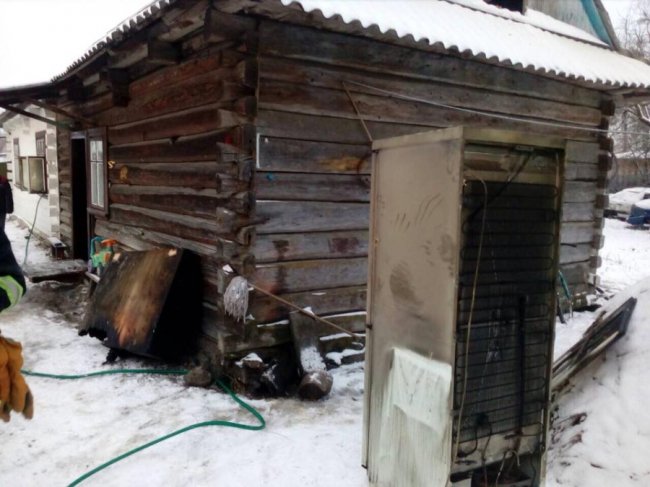 На Волині через піч горіла дерев’яна хата. ФОТО