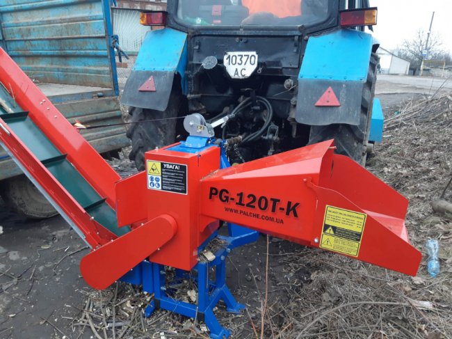 У місті на Волині вперше випробували подрібнювач деревини. ФОТО