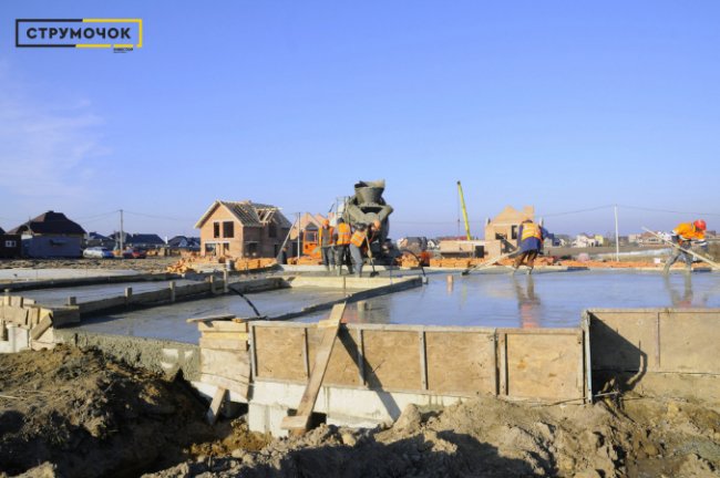 «Інвестор» перетворює пустир під Луцьком на унікальний житловий комплекс. ФОТО*