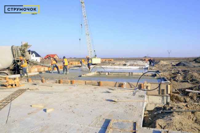 «Інвестор» перетворює пустир під Луцьком на унікальний житловий комплекс. ФОТО*