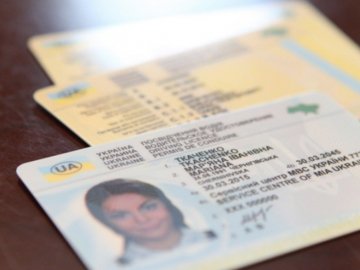 У ЄС набули чинності нові правила щодо українських посвідчень водія для біженців
