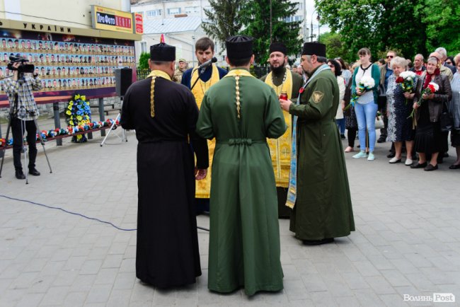 У Луцьку вшанували загиблих під Волновахою. ФОТО