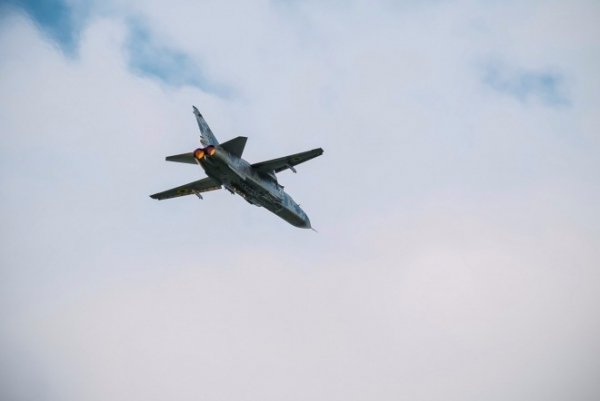 Краса і сила: в мережі з'явились нові фото літаків у небі над Луцьком. ФОТО