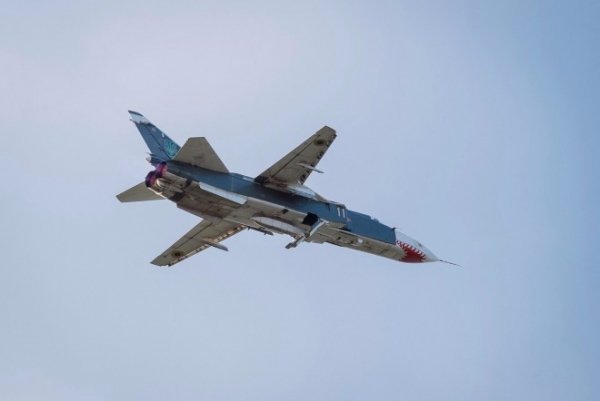 Краса і сила: в мережі з'явились нові фото літаків у небі над Луцьком. ФОТО