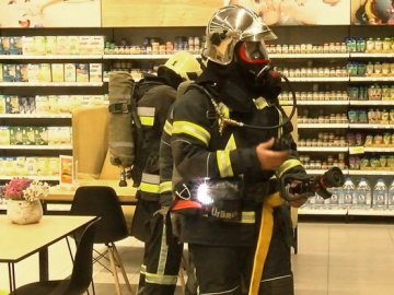 «Гасили пожежу» у «ПортCity»: у Луцьку відбулися спеціальні навчання.ФОТО.ВІДЕО
