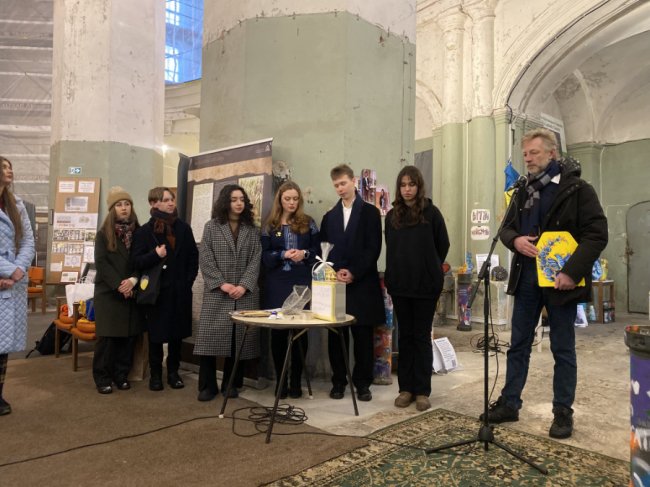 Маленькі волиняни перетворили метал смерті на мистецтво