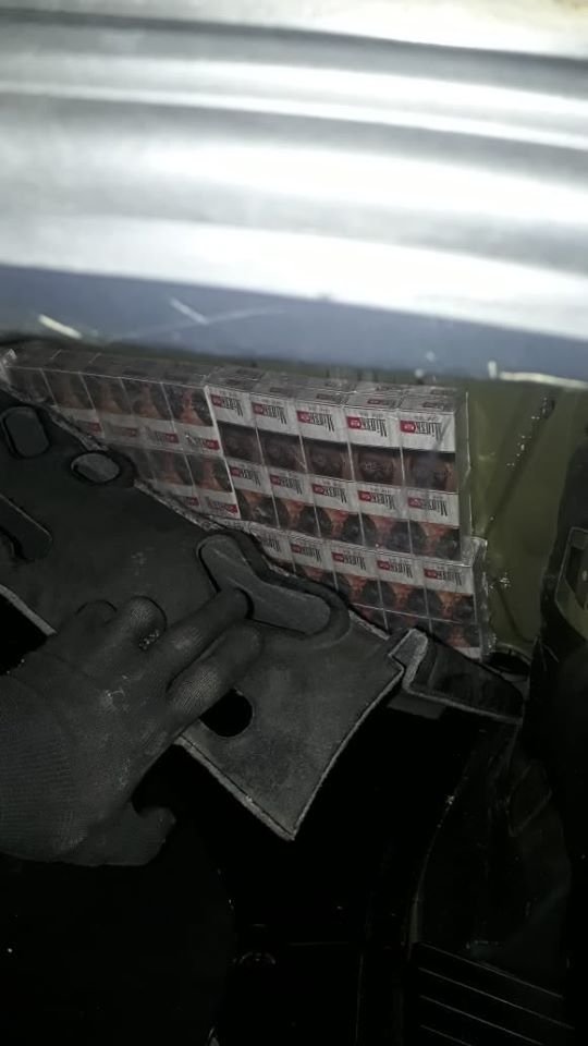 На Волині білорус позбувся BMW через контрабандні сигарети. ФОТО